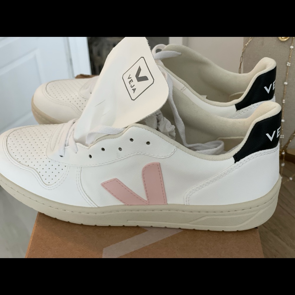 Veja
V-10 Sneakers